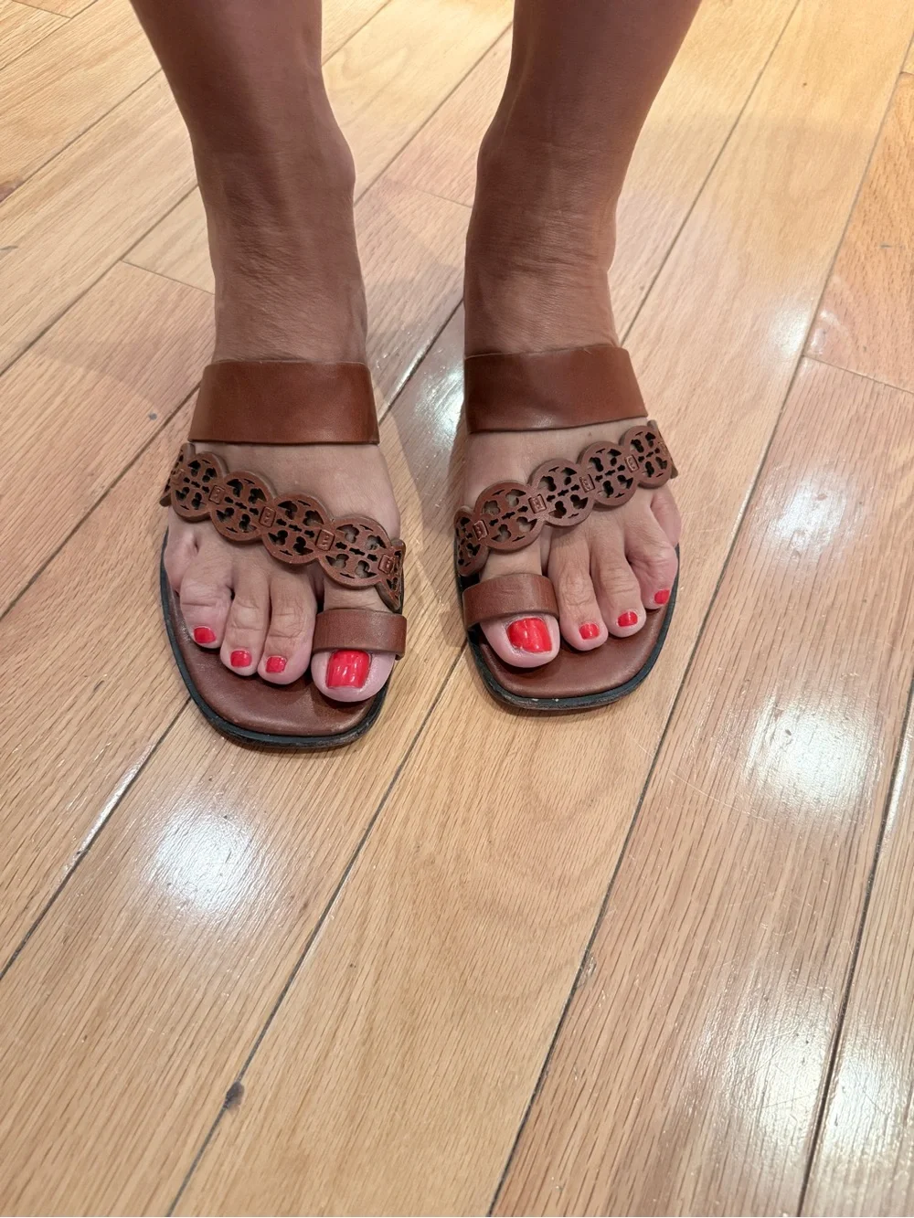 Tory Burch Brown Leather Logo Cutout Toe-Loop Sandals